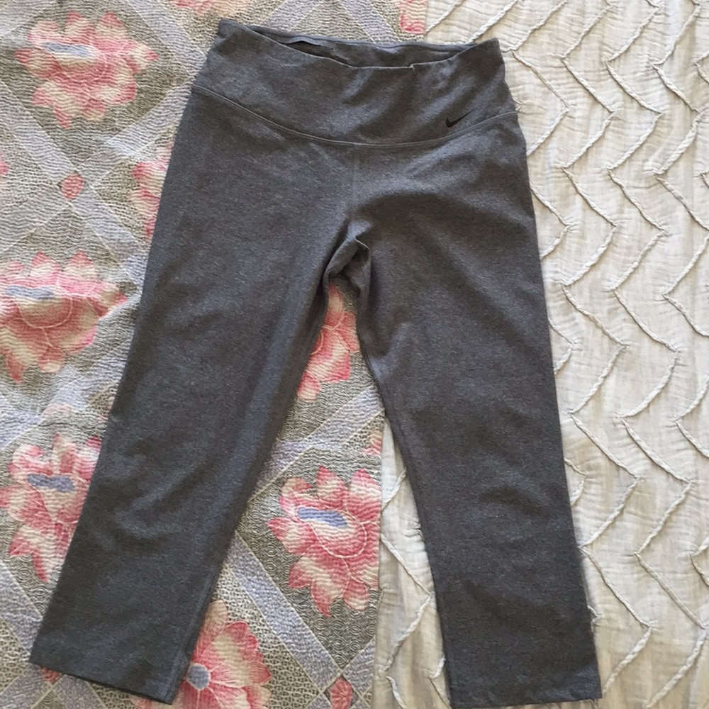 Women’s Nike dri-fit capri